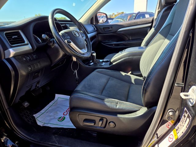 Used 2019 Toyota Highlander Plus AWD/4WD image 10