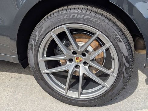 Certified 2025 Porsche Macan image 31