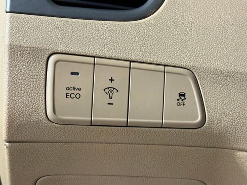 Used 2012 Hyundai Elantra GLS w/ Preferred Pkg 3 image 17