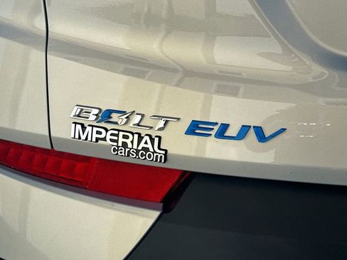 Used 2022 Chevrolet Bolt EUV LT w/ Convenience Package image 13