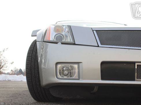 Used 2005 Cadillac XLR image 27