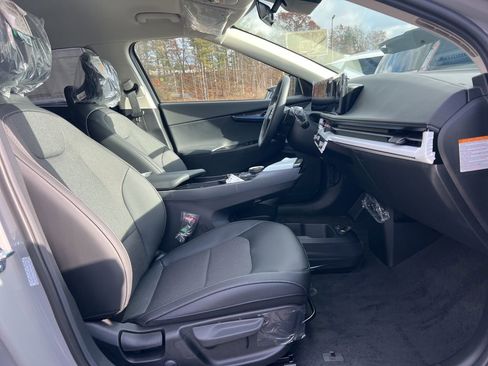 New 2025 Kia EV6 Light w/ Light LR Technology Package image 14