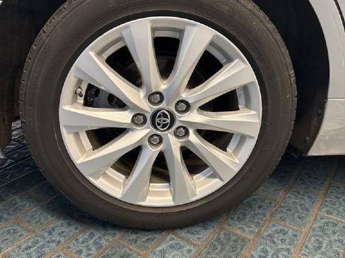 Used 2018 Toyota Camry LE image 10