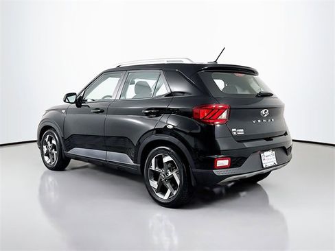 Used 2023 Hyundai Venue SEL image 6