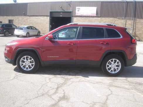 Used 2015 Jeep Cherokee Latitude w/ Cold Weather Group AWD/4WD image 8