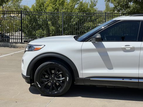 Used 2022 Ford Explorer XLT w/ Equipment Group 202A RWD image 5