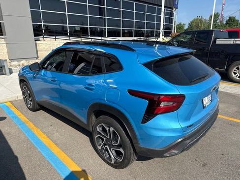 Used 2025 Chevrolet Trax RS w/ Sunroof Package FWD image 7