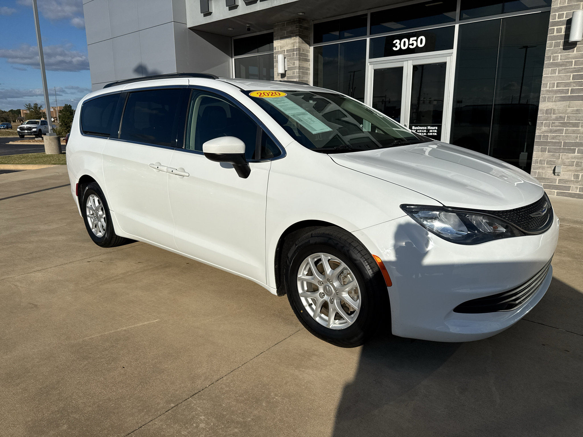 Used 2020 Chrysler Voyager Lxi FWD image 1