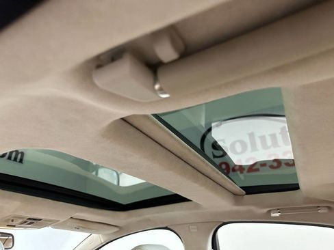 Used 2011 Jaguar XJ image 29