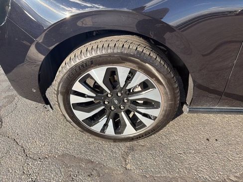 Used 2025 Ford Expedition Platinum w/ Driver's Package image 19