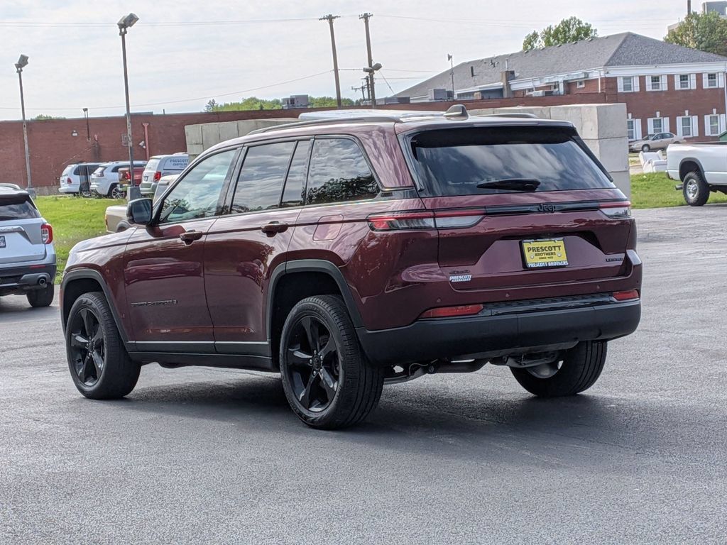 Used 2024 Jeep Grand Cherokee Limited w/ Black Appearance Package AWD/4WD image 5