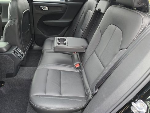 Used 2021 Volvo XC40 T5 Momentum w/ Premium Package image 29