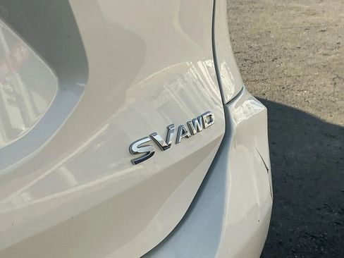 Used 2017 Nissan Rogue SV image 8