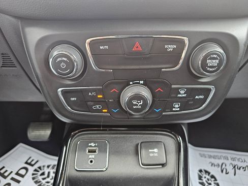 Used 2020 Jeep Compass Limited image 26