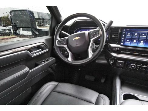 Used 2025 Chevrolet Silverado 2500 LTZ w/ LTZ Convenience Package AWD/4WD image 8