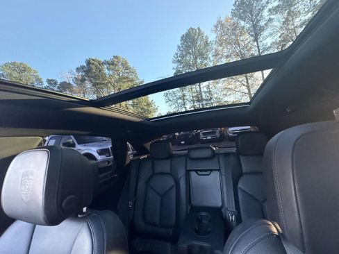 Used 2018 Porsche Macan image 41