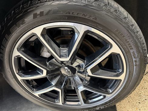 Used 2022 Chevrolet Suburban RST w/ Luxury Package AWD/4WD image 34