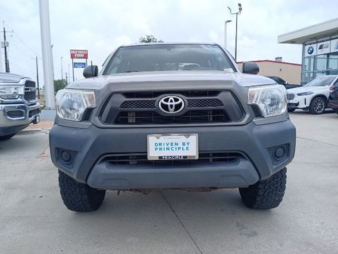Used 2015 Toyota Tacoma PreRunner w/ Convenience Package RWD image 2