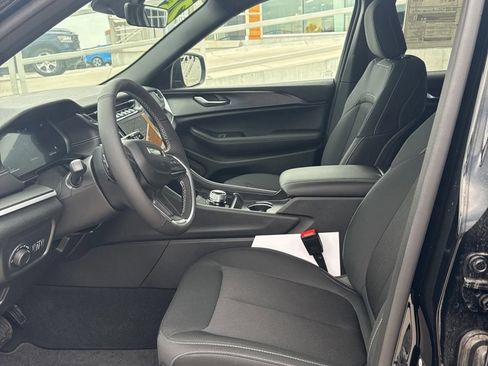 New 2025 Jeep Grand Cherokee Laredo X w/ Luxury Tech Group I image 10