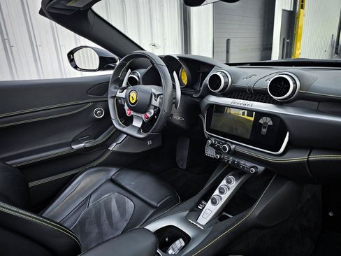 Used 2019 Ferrari Portofino RWD image 3
