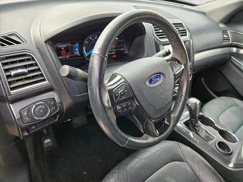 Used 2018 Ford Explorer XLT w/ Equipment Group 202A image 10