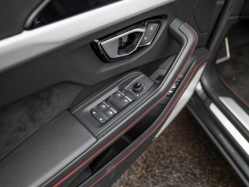 Used 2020 Lamborghini Urus image 20