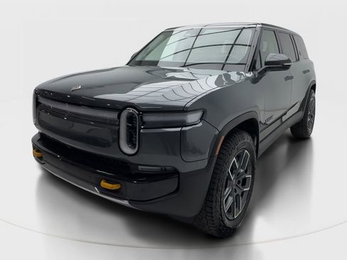 Used 2025 Rivian R1S Adventure AWD/4WD image 4