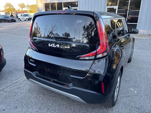 Used 2025 Kia Soul LX w/ LX Technology Package FWD image 10