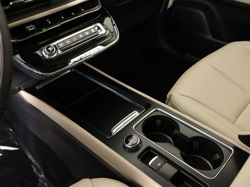 New 2026 Lincoln Corsair Premiere image 9