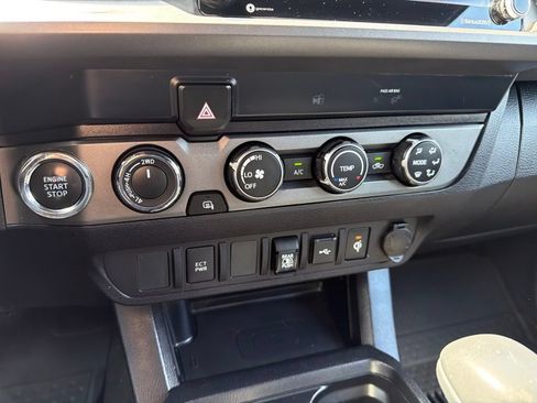 Used 2020 Toyota Tacoma TRD Off-Road AWD/4WD image 12