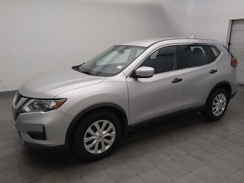 Used 2018 Nissan Rogue S FWD image 2