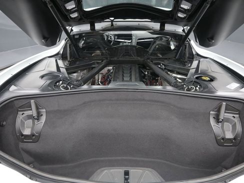 Used 2022 Chevrolet Corvette Stingray Coupe w/ Z51 Performance Package image 9