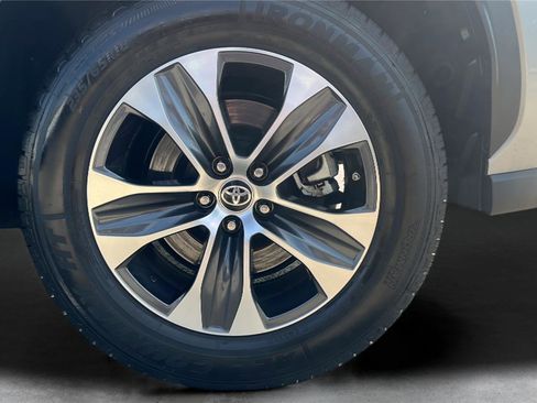 Used 2021 Toyota Highlander XLE image 25