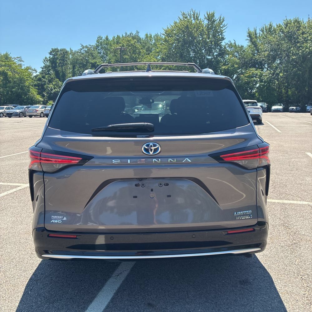 Certified 2024 Toyota Sienna Limited AWD/4WD image 3
