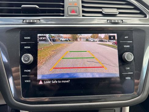 Certified 2022 Volkswagen Tiguan SE image 24