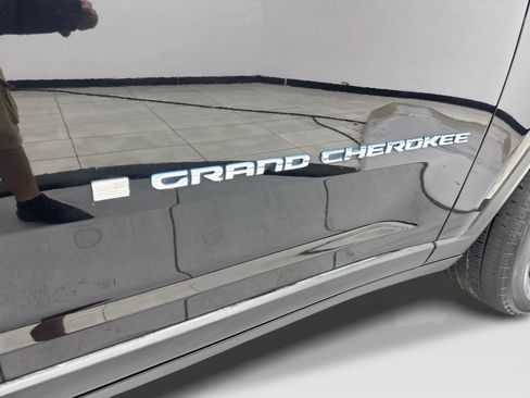 Used 2022 Jeep Grand Cherokee Limited 4xe w/ Luxury Tech Group II AWD/4WD image 25