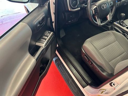Certified 2022 Toyota Tacoma SR5 w/ Black Out Package (TMS) AWD/4WD image 9