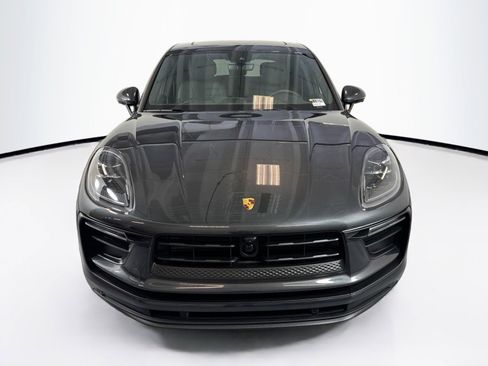 Certified 2025 Porsche Macan image 6