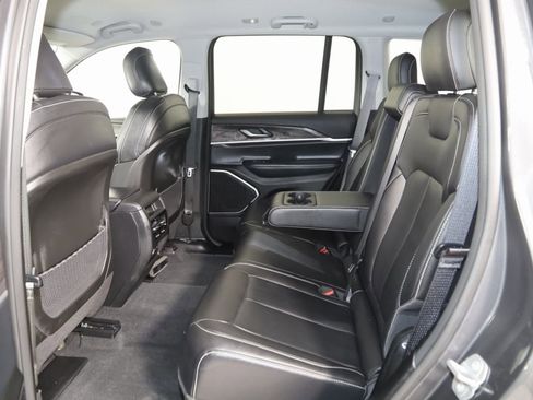 Used 2022 Jeep Grand Cherokee Limited image 50