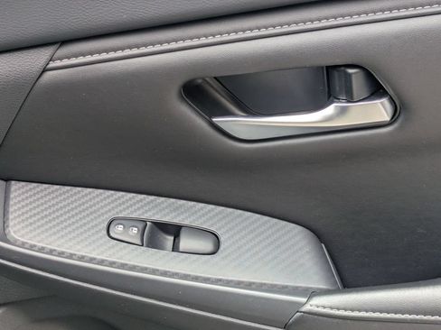 Used 2025 Nissan Sentra SV FWD image 32