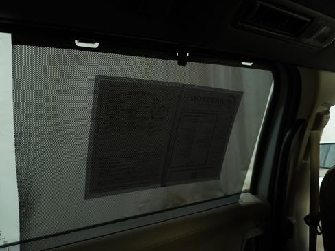 Used 2021 Toyota Sienna Limited image 31