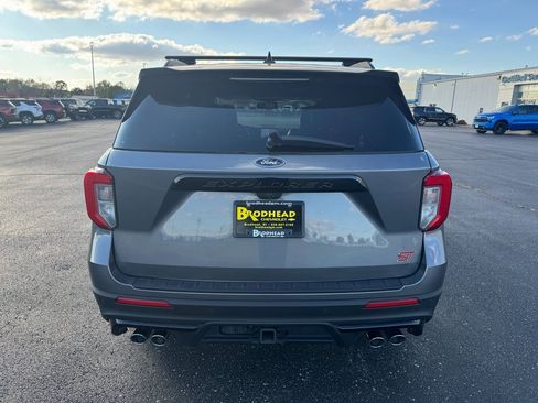 Used 2022 Ford Explorer ST w/ ST Street Pack image 4