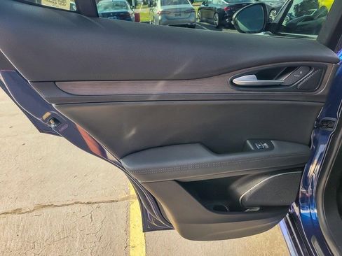 Used 2021 Alfa Romeo Stelvio Ti w/ Nero Edizione image 18