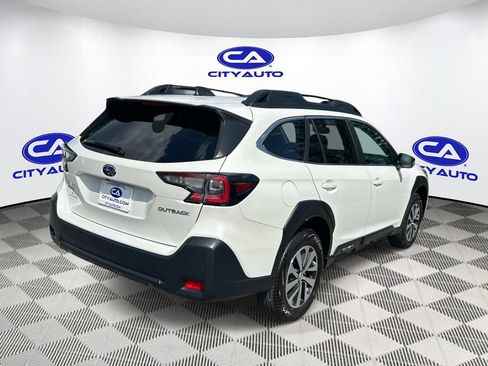 Used 2023 Subaru Outback Premium AWD/4WD image 3