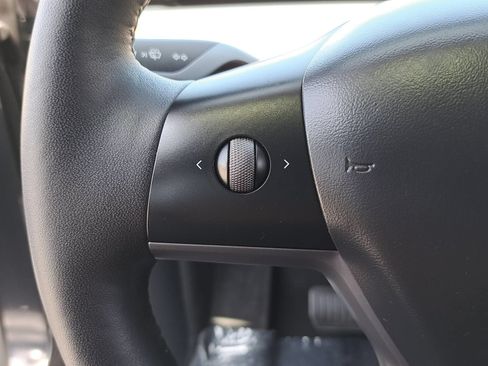 Used 2023 Tesla Model Y Long Range AWD/4WD image 18