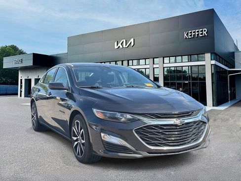 Used 2023 Chevrolet Malibu RS image 2