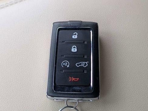 Used 2023 Jeep Grand Cherokee Limited w/ Luxury Tech Group II AWD/4WD image 32