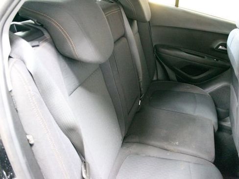 Used 2019 Chevrolet Trax LS w/ LPO, Cargo Package FWD image 9