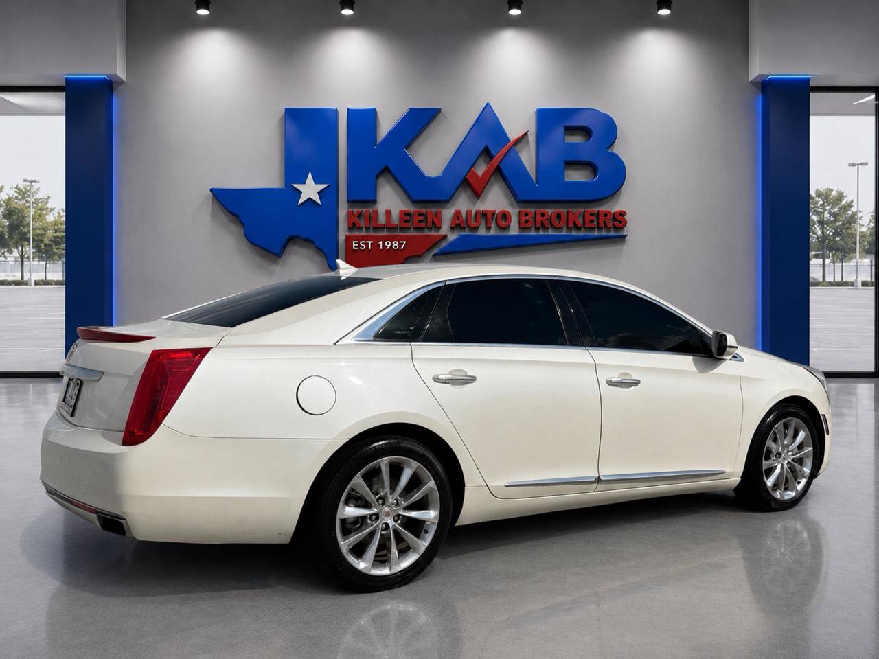 Used 2013 Cadillac XTS Luxury FWD image 3