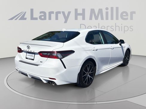 Used 2024 Toyota Camry SE FWD image 5
